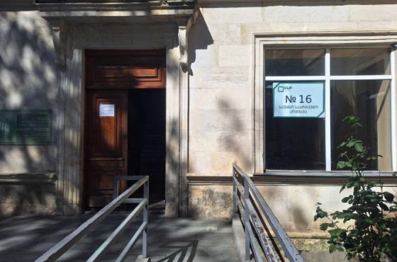 ქუთაისში საარჩევნო უბნები გაიხსნა