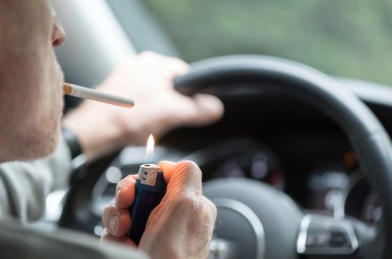 მსუბუქ ავტომობილები შესაძლოა არასრულწლოვანთა დასწრებით მოწევა აიკრძალოს