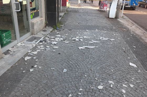 ასობით სოცოცხლისთვის საშიში ფასადი ქუთაისში 