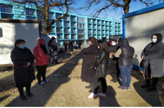 ქუთაისის საერთაშორისო უნივერსიტეტის თანამშრომლები კუთვნილ ხელფასებს ითხოვენ