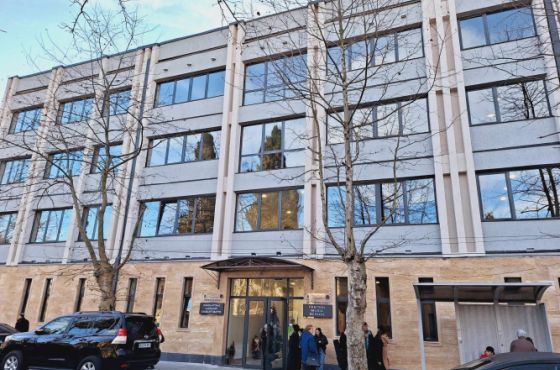 ქუთაისის სამუსიკო სკოლა, რომლის რეაბილიტაციაც 2 წლის წინ უნდა დასრულებულიყო, დღეს გაიხსნა