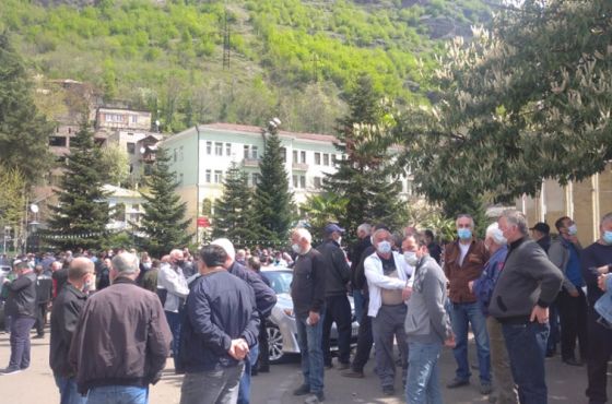 "არ ვაპირებთ სახლებში წასვლას" - მაღაროელების პროტესტი  გრძელდება 