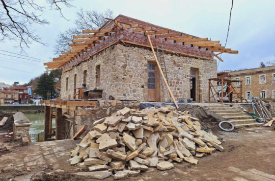 "მე არ ვარ პროექტის შემცვლელი“ - ქუთაისის მერი „ოქროს ჩარდახის“ რეკონსტრუქციაზე