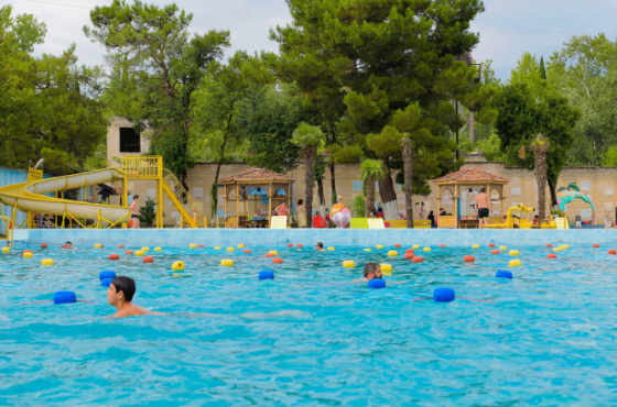 ქუთაისში საცურაო აუზი გაიხსნა