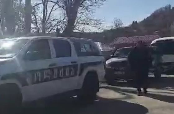 პოლიციის მობილიზება "ენკას" ოფისთან (ვიდეო)