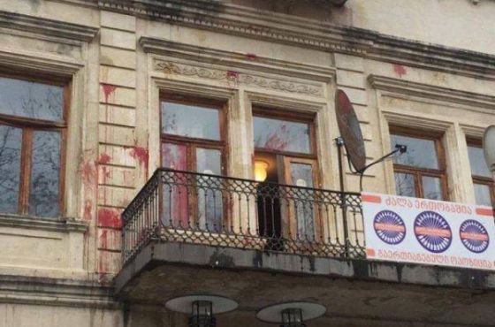 ქუთაისში კულტრული მემკვიდრეობის ძეგლის დამზიანებელს 10 თვეა "ეძებენ"