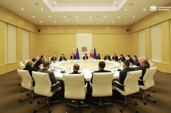 "ფასნამატი შეადგენს 86%-ს, რაც საკმაოდ მაღალია"- ირაკლი კობახიძე ქსელური მარკეტების წარმომადგენლებს შეხვდა