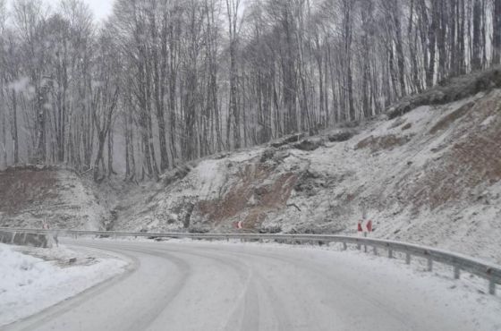 თოვის გამო, საჩხერე-უზუნთა-შქმერი-ზუდალის გზაზე, მოძრაობა აიკრძალა