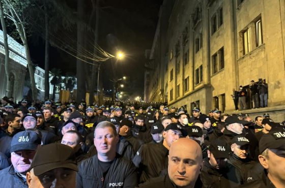 რუსული კანონის წინააღმდეგ, თბილისში გამართულ მშვიდობიან აქციაზე 14 პირი დააკავეს