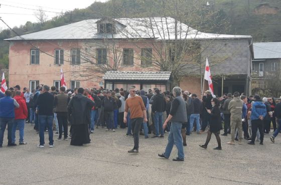 რიონის ხეობის მცველებმა მოსალოდნელი პროვოკაციის გამო პროტესტის ადგილი შეცვალეს 