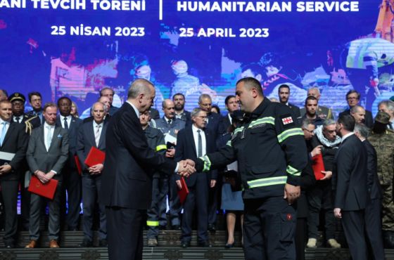 ერდოღანმა ქართველი მაშველები „უმაღლესი თავდადების ორდენით“ დააჯილდოვა