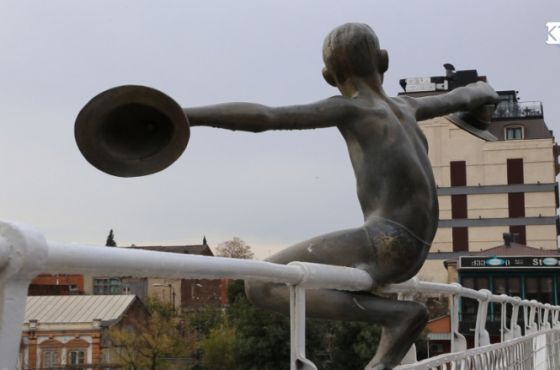 ქუთაისში, თეთრ ხიდზე, "შლიაპების" პერფორმანსი გაიმართება 