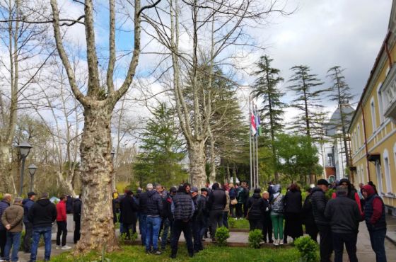 "თავს შევწირავთ და არ ავაშენებინებთ" - წყალტუბოში რეგიონალური ნაგავსაყრელის მოწყობა გააპროტესტეს