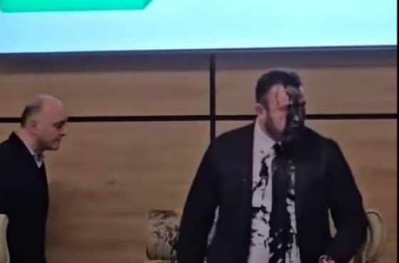 ცესკოს თავმჯდომარეს სხდომაზე შავი საღებავი შეასხეს