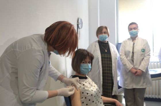 ჯანდაცვის მინისტრი  საჩხერის კლინიკაში აიცრა