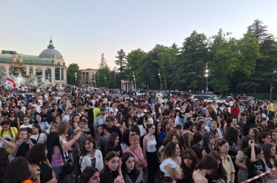 რუსული კანონი საწინააღმდეგო აქციებზე დაკავებულების  ჯარიმებისთვის აქცია-მარათონზე, 250 ათასი ლარი მოგროვდა