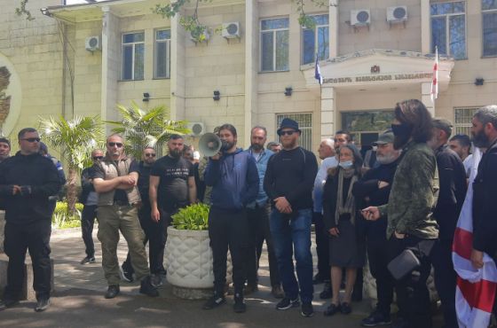 წყალტუბოში სასამართლო პროცესი აქციის ფონზე მიმდინარეობს