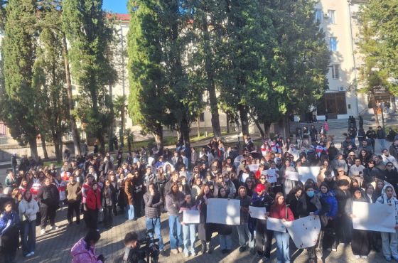 "გვინდა, ვიცხოვროთ თავისუფალ ქვეყანაში"- წერეთლის უნივერსიტეტის სტუდენტების აქცია