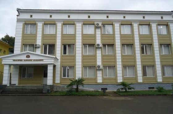 ზესტაფონის სასამართლომ ნარკოდანაშაულის ბრალდებით დაკავებულ სამ პირს პატიმრობა მიუსაჯა 