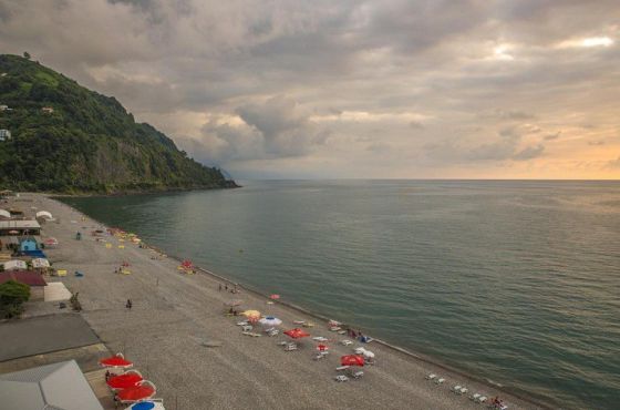 ოლიმპიადების გამარჯვებული და სოციალურად დაუცველი ქუთაისელი ბავშვები შავი ზღვის კურორტზე დაისვენებენ