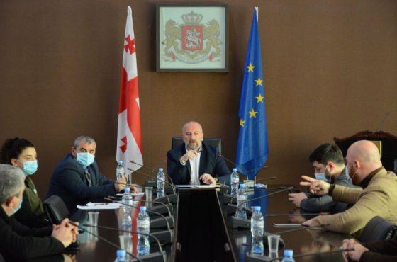 ქუთაისში  სამედიცინო კლინიკების თანამშრომელთა ტრანსპორტირებას მთავრობა უზრუნველყოფს