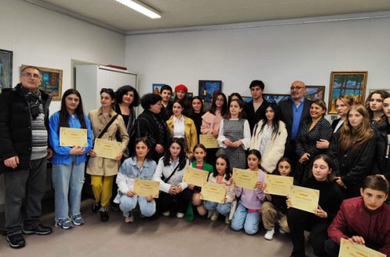 "პარიზში ნამდვილი ქართული ზეიმი იყო" - ქუთაისის ახალგაზრდული ცენტრის მოსწავლეების გამოფენა