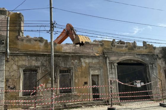 ქუთაისში "გუბერსკის ციხის" ყოფილი შენობის დემონტაჟი დაიწყო