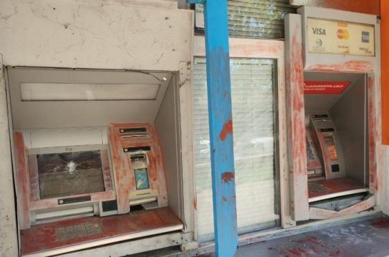 ქუთაისში სწრაფი ჩარიცხვის აპარატები და ბანკომატები დააზიანეს