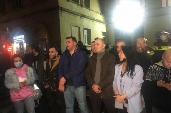 ქუთაისში აქცივისტები შსს-ს დაკავებულების გასათავისუფლებლად დროს 9 საათამდე აძლევენ 