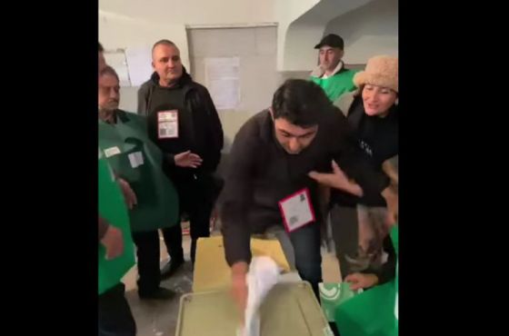 მარნეულში, უბანი, სადაც ყუთში რამდენიმე ბიულეტენი ერთდროულად ჩაყარეს, დაიხურა