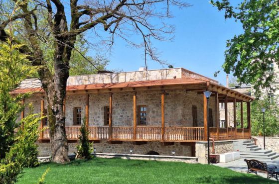 რეკონსტრუქცია დასრულებულია - როგორ გამოიყურება ახლადრეაბილიტირებული "ოქროს ჩარდახი"