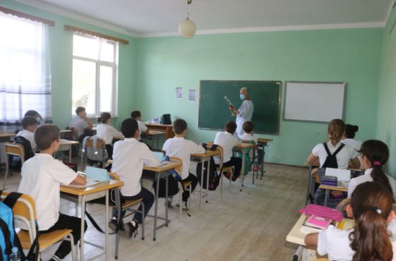 დღეიდან I-დან VI კლასის მოსწავლეები  სწავლას სკოლებში გააგრძელებენ