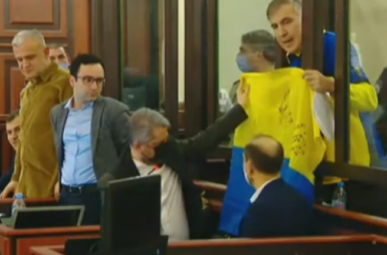 მიხეილ სააკაშვილმა სასამართლო პროცესზე უკრაინის სახელმწიფო ჰიმნი შეასრულა