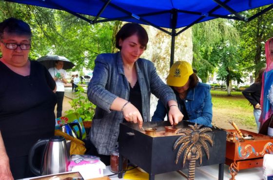 სოხუმური ყავის არომატი ბულვარში - დევნილთა დღე ქუთაისში