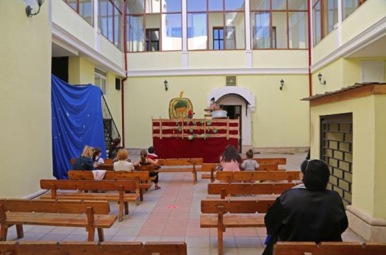 თოჯინების თეატრმა ახალი სეზონი ღია სივრცეში გახსნა