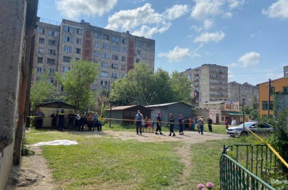 ქუთაისში მე-9 სართულიდან ქალი გადახტა