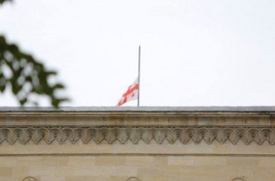 აგვისტოს ომში დაღუპულთა პატივსაცემად,იმერეთის თორმეტივე მუნიციპალიტეტში, დროშები დაუშვეს