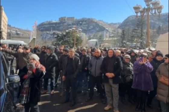 "თუ დაიძაბა სიტუაცია, შეიძლება ამ თვის ხელფასიც ჩარიცხონ" -  საპროტესტო აქცია ჭიათურაში