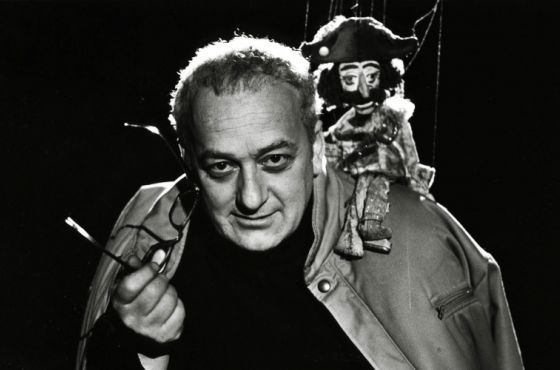 პერფომანსები, შლაპებით მსვლელობა - რეზო გაბრიაძისადმი მიძღვნილი ღონისძიებები ქუთაისში