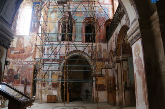 კულტურული მემკვიდრეობის სააგენტომ გელათში ხარაჩოებზე ასვლა აკრძალა