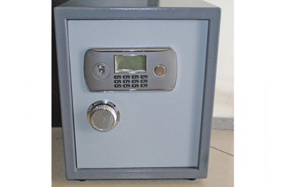 ქუთაისში  სეიფი მოიპარეს, რომელშიც ძვირფასეულობა და ნახევარ მილიონამდე ლარი იყო