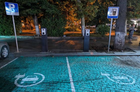 ქუთაისში, ელექტროძრავიანი ავტომობილების მფლობელები პარკირების საფასურს აღარ გადაიხდიან