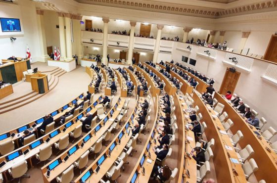 პარლამენტში რუსული კანონის განხილვა დაიწყო 