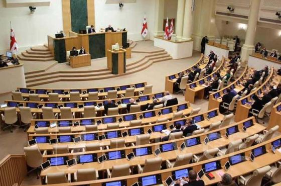 პარლამენტმა პირველი მოსმენით  რუსული კანონი მიიღო 