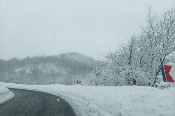 თოვის გამო, საჩხერე-უზუნთა-შქმერი-ზუდალის გზეზა მოძრაობა აიკრძალა
