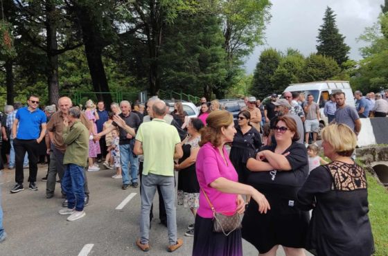 ხმაური გორდში - მოსახლეობამ გზა გადაკეტა