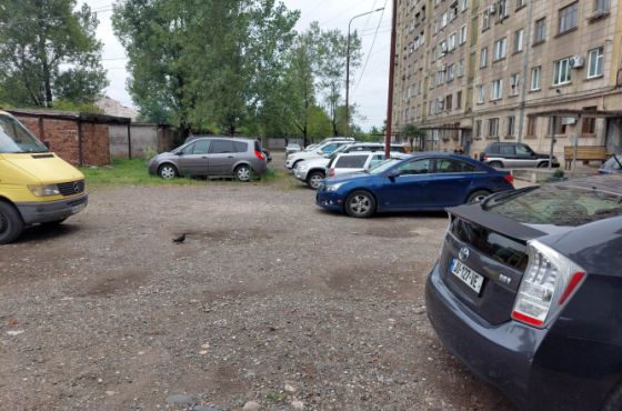 "ხან სად დავეძებთ ბავშვებს და ხან სად" - ავტოქარხნის დასახლებაში მშობლები საბავშვო ატრაქციას ითხოვენ 