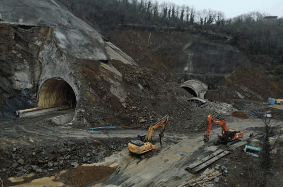 ამ მეწყრული უბნის შესახებ ჩვენთვის ცნობილი იყო - საგზაო დეპარტამენტი რიკოთზე ფერდის ჩამოშლაზე 