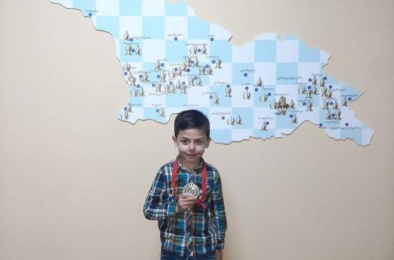 პირველკლასელმა მოჭადრაკემ ქუთაისიდან ევროპის ჩემპიონატის საგზური მოიპოვა