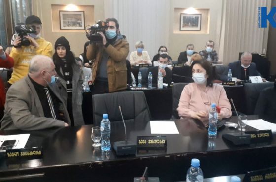 ,,ხმას როგორ იღებ! '' - ,,ოცნების'' დეპუტატი ,,ნაციონალური მოძრაობის'' დეპუტატს